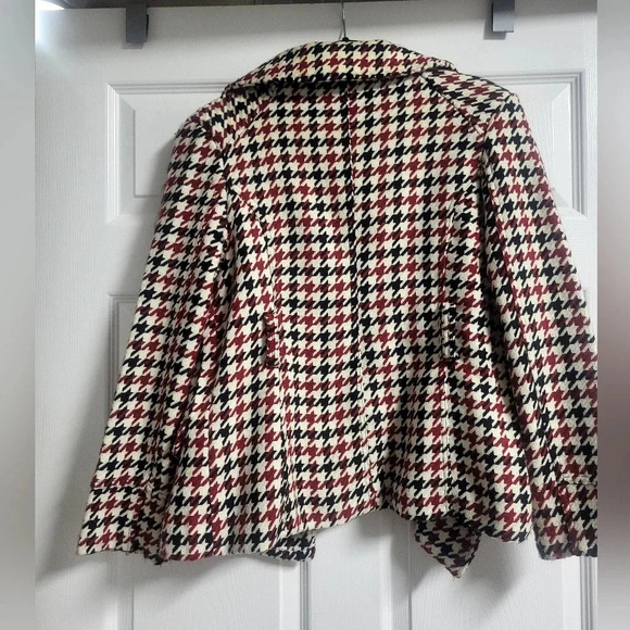 Last Kiss - Plaid Blazer- EUC - Red, Black and White Houndstooth Pattern, Size L - Picture 4 of 12